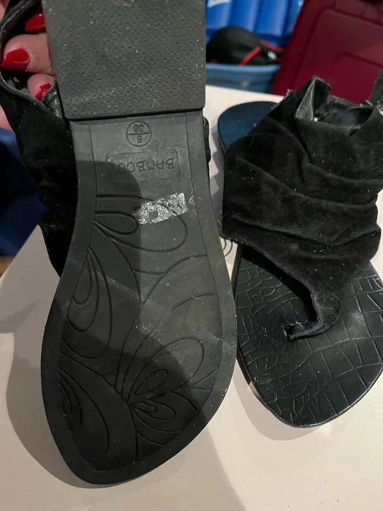 BAMBOO Black Ruched Toe-Loop Sandals - Picture 3 of 4